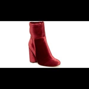 NIB NINE WEST VELVET ANKLE BOOTIES 8.5 WINE
